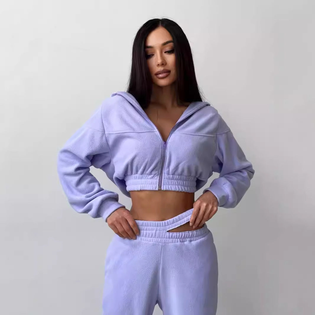 Ladies' fleece sports set with short hooded sweatshirt and elastic pants Chic und Stil