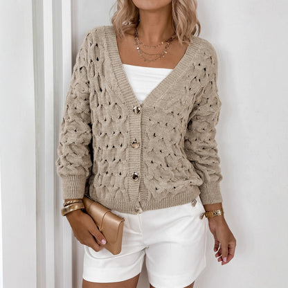 Veste en tricot pour femmes avec une structure en mailles aérées et des détails de boutons élégants Chic und Stil