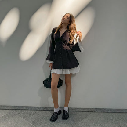 Robe blazer pour femmes avec des plis élégants et une coupe cintrée Chic und Stil