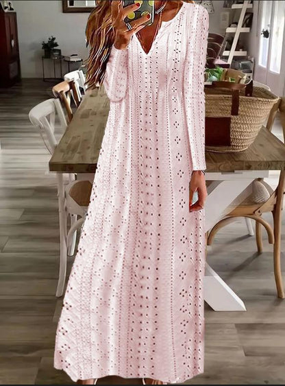 Robe maxi pour dames avec un motif en dentelle délicate et décolleté en V Chic und Stil