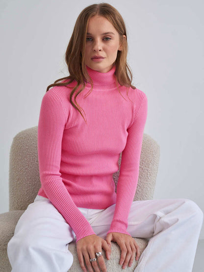 Pull-over à col roulé pour dames avec un design côtelé et une coupe décontractée Chic und Stil