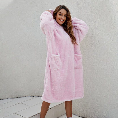 Robe hoodie en fleece confortable pour femmes avec poches pratiques et grande capuche Chic und Stil