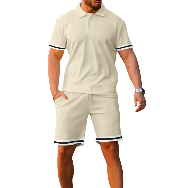 Ensemble polo et shorts sportif pour hommes avec bandes contrastées Chic und Stil