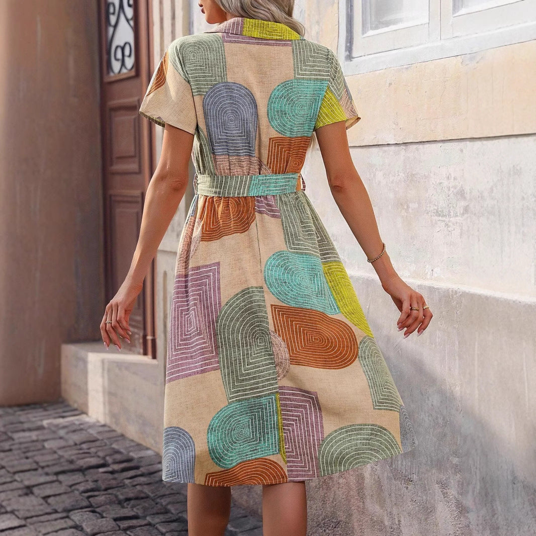 Robe femme avec impression abstraite et patte de boutonnage Chic und Stil