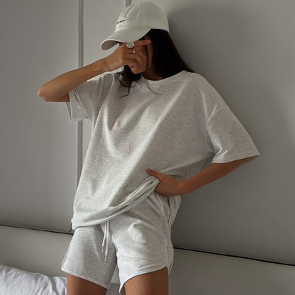 Ensemble de sport confortable pour femmes avec t-shirt décontracté et shorts Chic und Stil