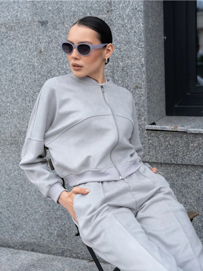 Chic and Style women's sporty lounge set with short jacket and wide pants