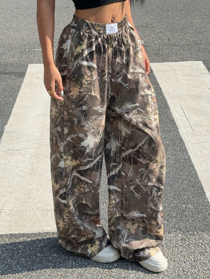 Chic and stylish camouflage design cargo pants for women