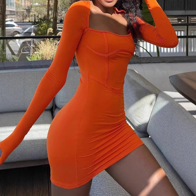 Robe mini ajustée pour femmes avec décolleté carré et manches longues Chic und Stil