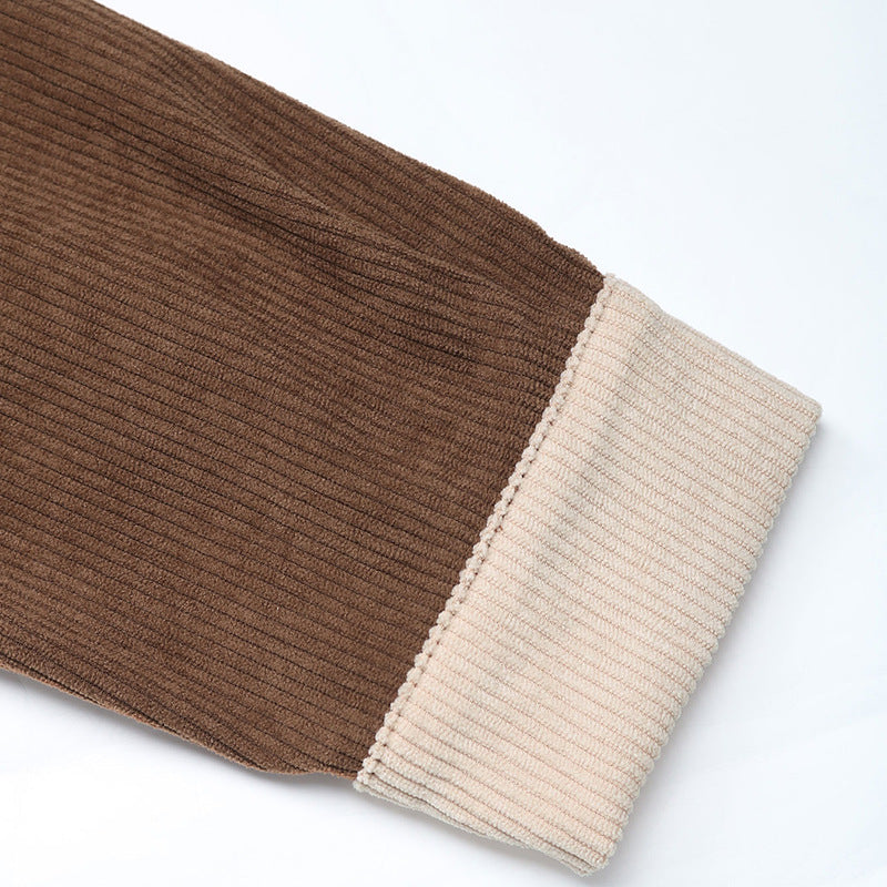 Chemise en velours côtelé pour femmes avec un design de blocs de couleurs à la mode et un caractère sportif Chic und Stil