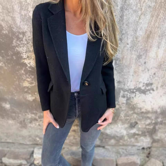 Blazer féminin à la mode en tissu doux et détails élégants Chic und Stil