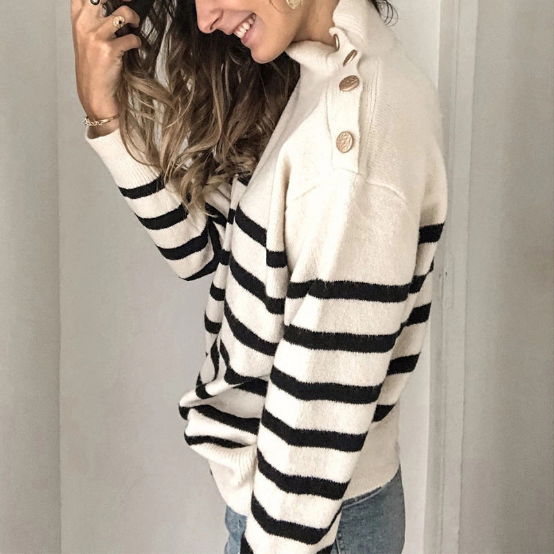 Pull rayé pour femmes avec col montant et détails de boutons Chic und Stil