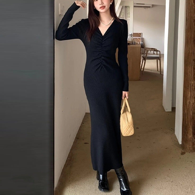 Robe en tricot à manches longues pour femmes avec un décolleté en V raffiné et une coupe cintrée Chic und Stil