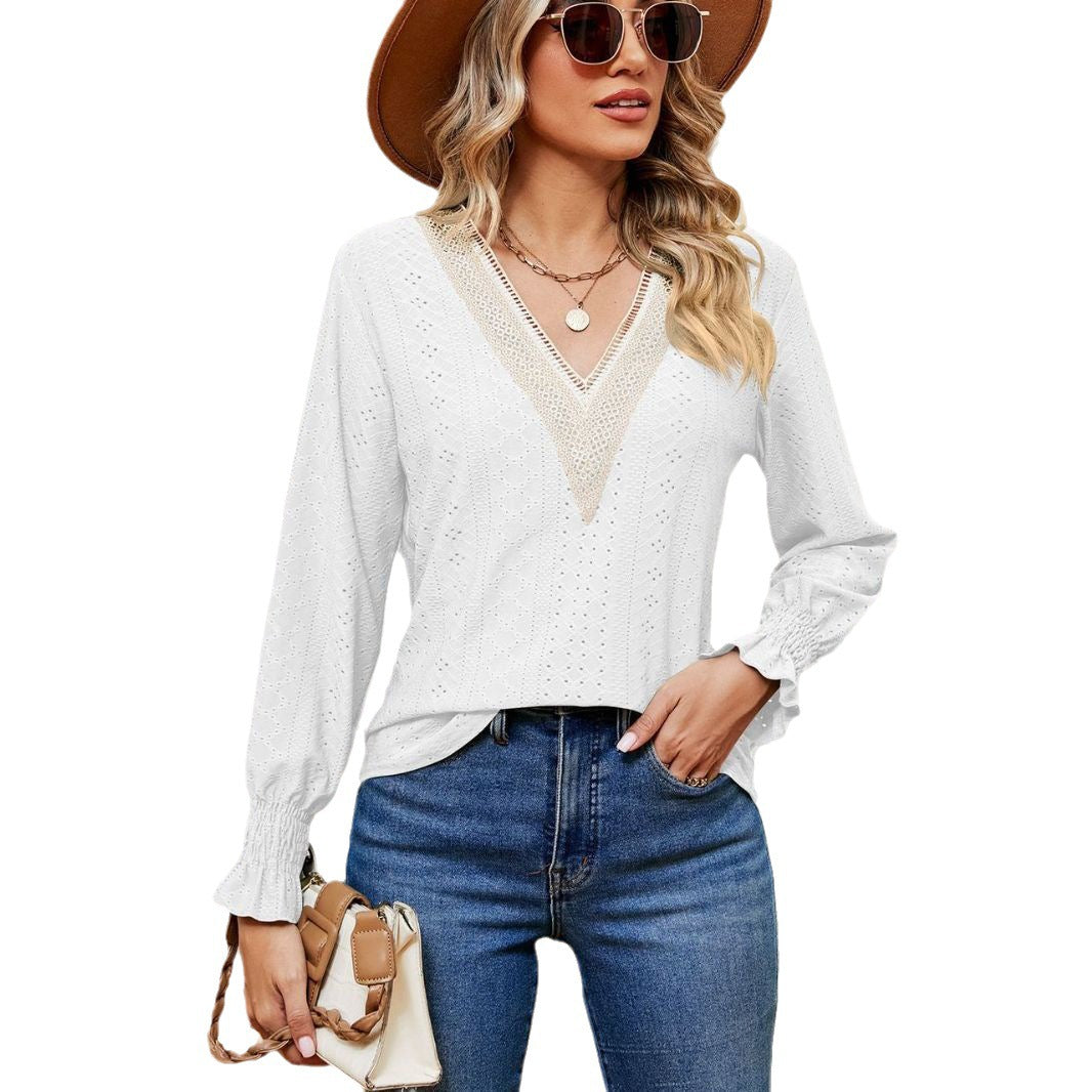Chemisier pour dames avec des broderies aérées et décolleté en V Chic und Stil