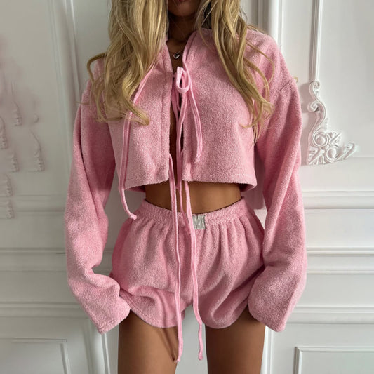 Ensemble crop décontracté pour femmes avec hoodie sportif et shorts élastiques Chic und Stil