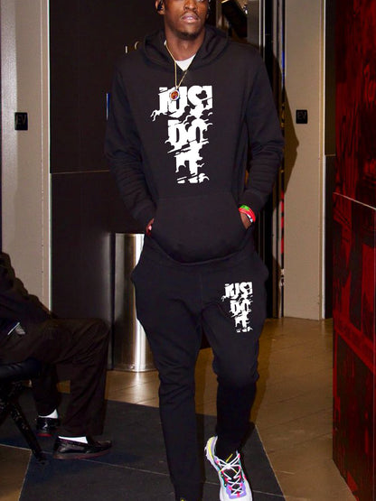 Women's sporty hoodie and jogger pants set with modern logo design Chic und Stil