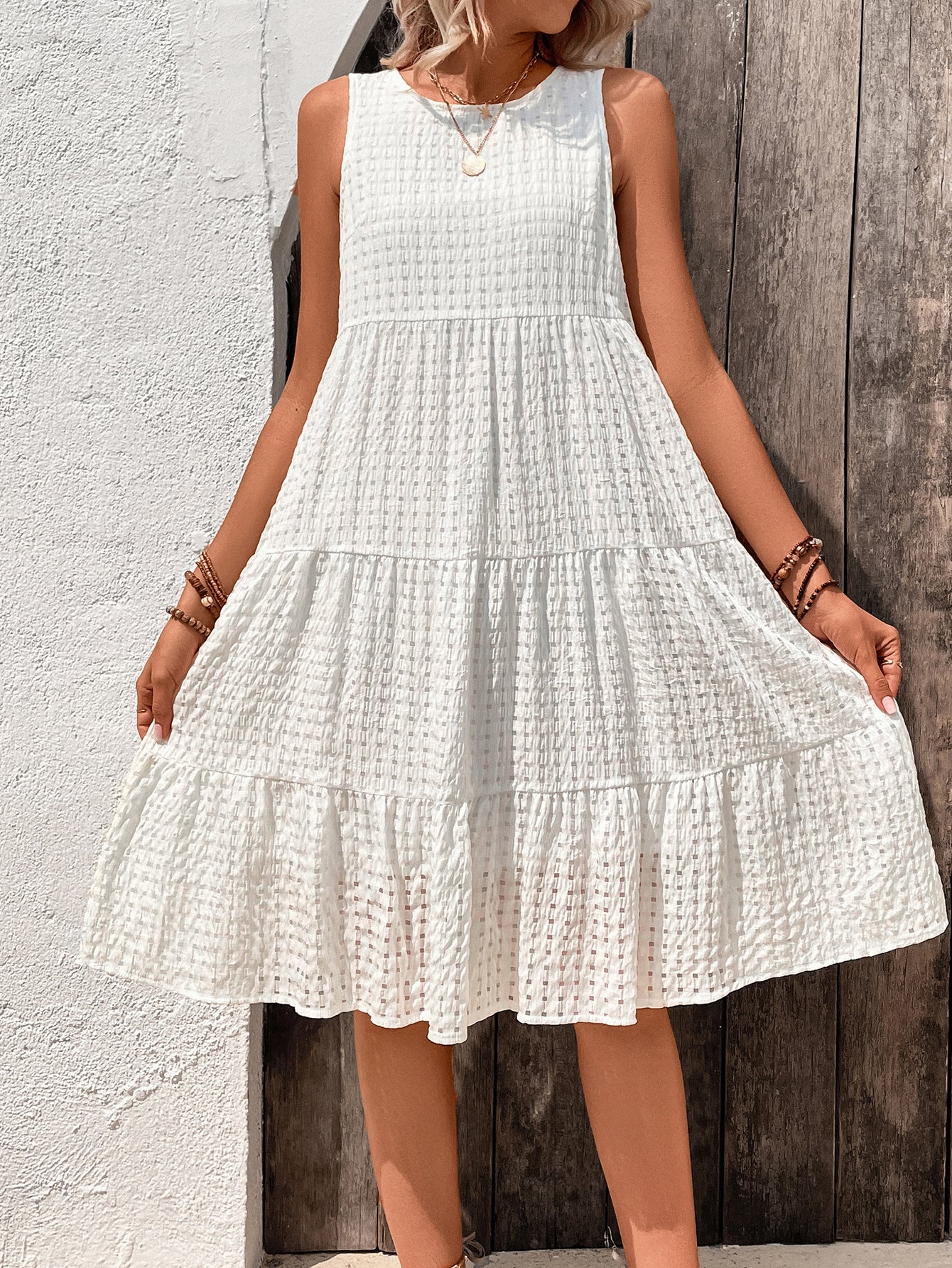 Robe d'été décontractée pour femmes avec légèrement volants et décolleté en V Chic und Stil