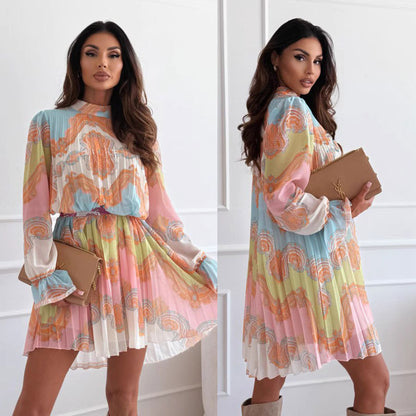 Robe mini plissée pour femmes avec imprimé coloré Chic und Stil