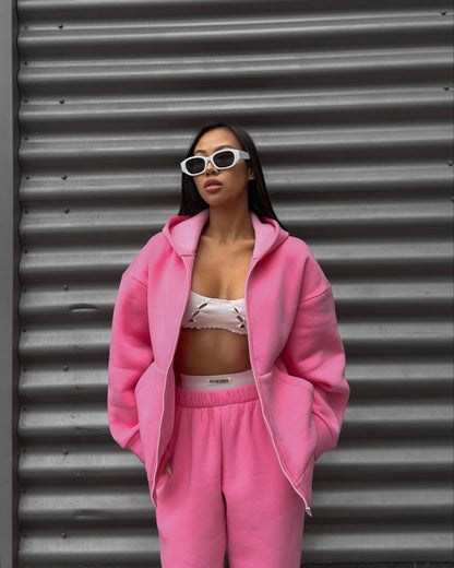 Women's sports set consisting of a hoodie and jogger pants Chic und Stil