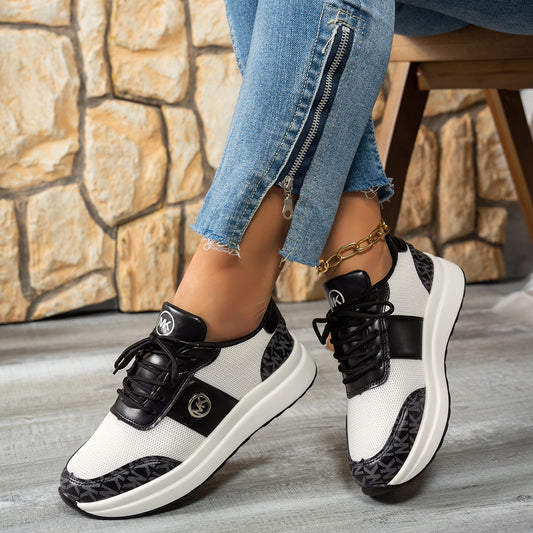 Baskets de sport pour femmes avec surface en maille respirante et semelle confortable Chic und Stil