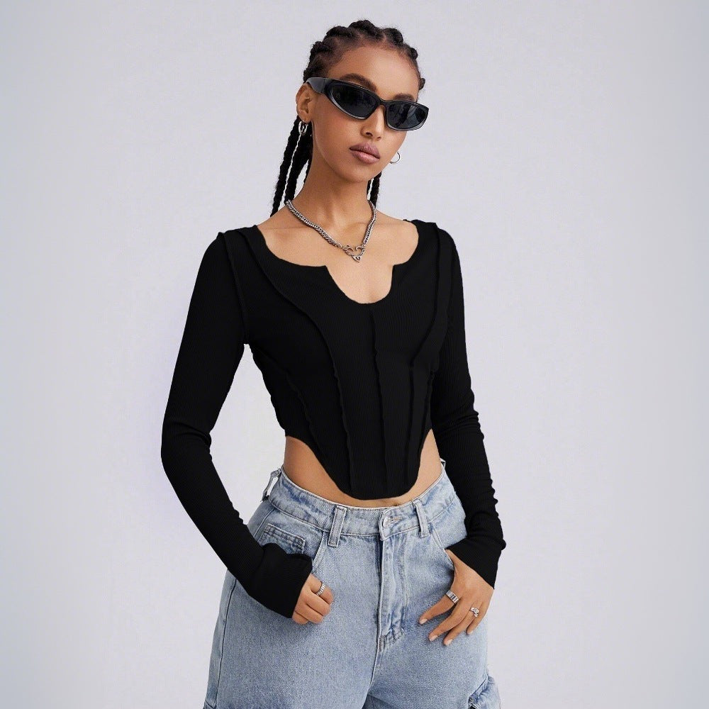 Body à manches longues pour femmes avec décolleté en V plongeant et détails découpés sophistiqués Chic & Stil