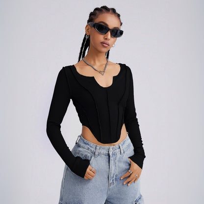 Body à manches longues pour femmes avec décolleté en V plongeant et détails découpés sophistiqués Chic & Stil