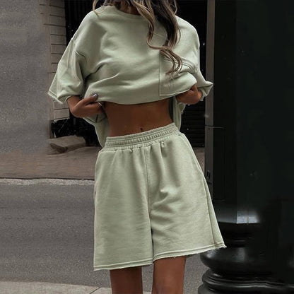 Ensemble de lounge décontracté pour femmes en matériau respirant avec t-shirt oversize et shorts Chic und Stil
