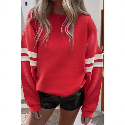 Pull oversized sportif pour femmes avec des accents rayés et une coupe décontractée Chic und Stil