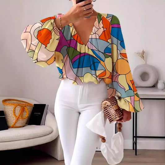 Blouse pour femmes avec décolleté en V et design graphique à la mode Chic und Stil
