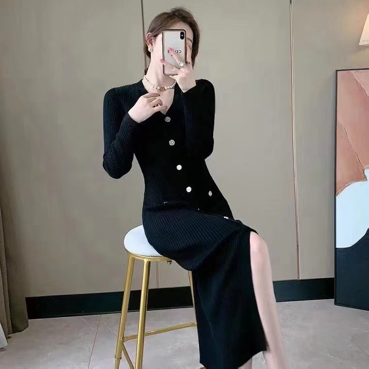 Robe tricot mi-longue pour femmes avec détails de boutons et fente latérale Chic und Stil