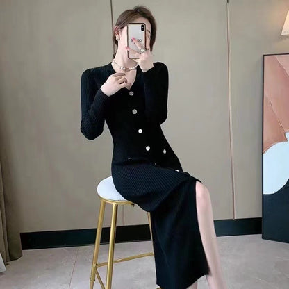 Robe tricot mi-longue pour femmes avec détails de boutons et fente latérale Chic und Stil