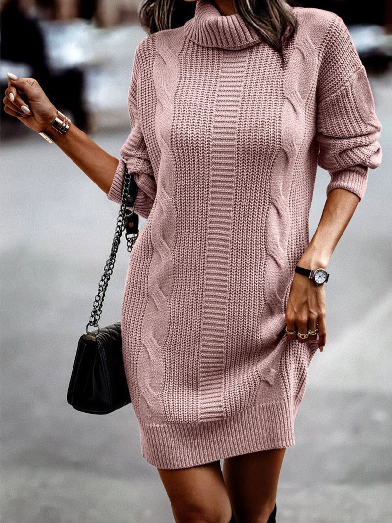 Robe en tricot pour femmes avec un motif de tresse moderne et un col haut Chic und Stil