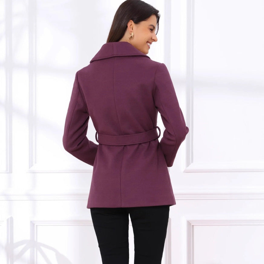 Blazer féminin à la mode avec ceinture et revers Chic und Stil