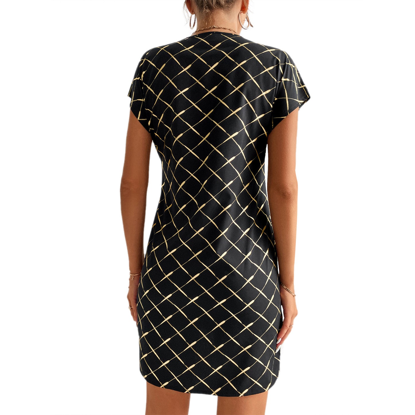Robe décontractée pour femmes à col en V avec un motif à carreaux tendance et des manches courtes Chic und Stil