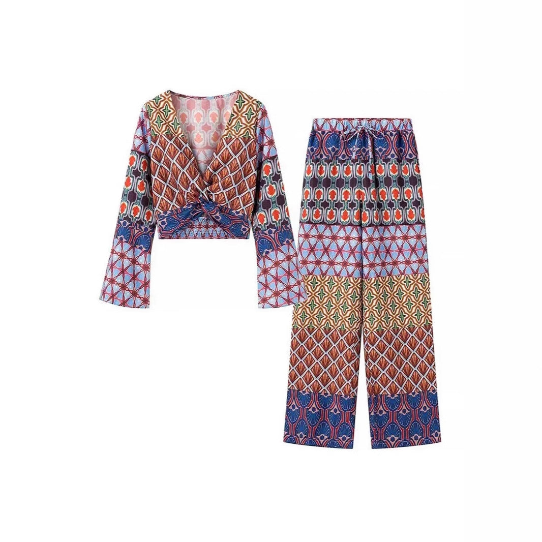 Wide printed pants for women with elastic waist and trendy design Chic und Stil