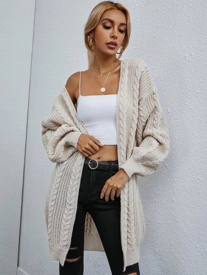 Cardigan en tricot épais pour femmes avec une coupe oversize décontractée et un motif en torsade raffiné Chic und Stil