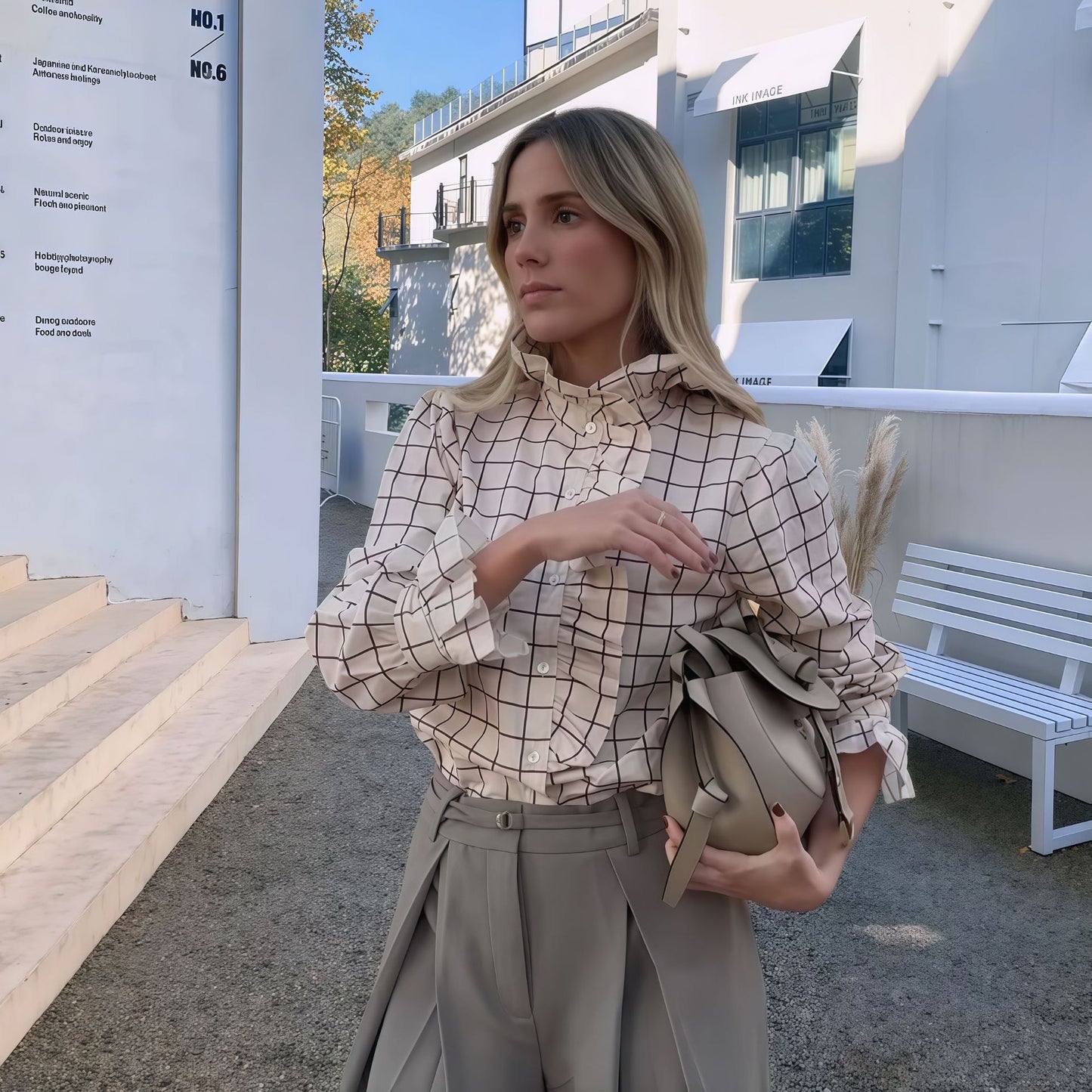 Chemisier à carreaux pour femmes avec des détails froncés élégants Chic und Stil