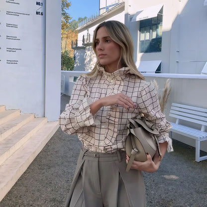 Chemisier à carreaux pour femmes avec des détails froncés élégants Chic und Stil