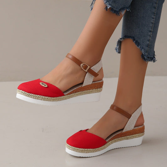 Sandales à talons compensés pour femmes avec design de lanières tressées et semelle confortable Chic und Stil