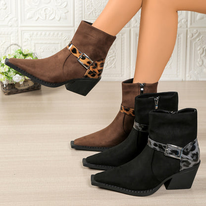 Bottes ankle élégantes pour dames avec un design moderne et des accents métalliques stylés Chic und Stil