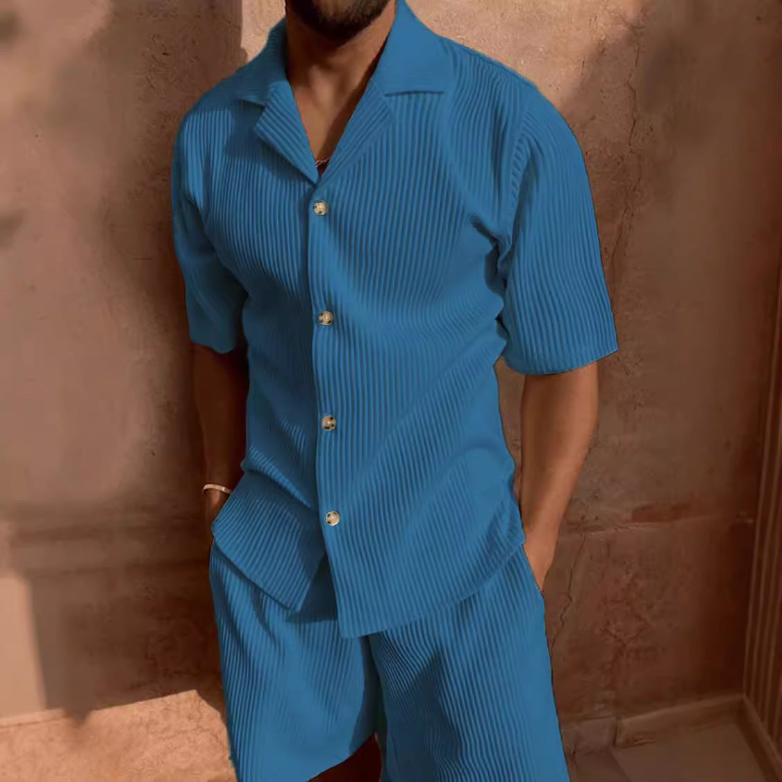 Chemise à manches courtes pour hommes et short avec design structuré Chic und Stil