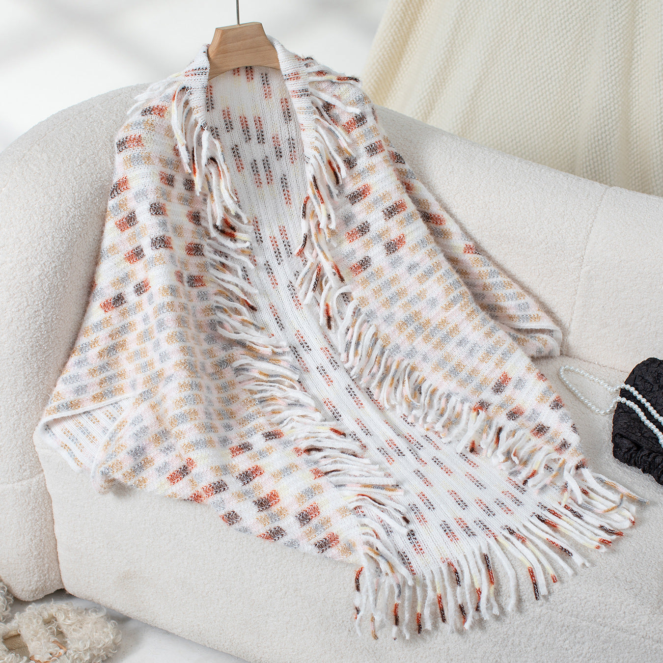 Dames élégant poncho avec des détails frangés et un motif à carreaux moderne Chic und Stil