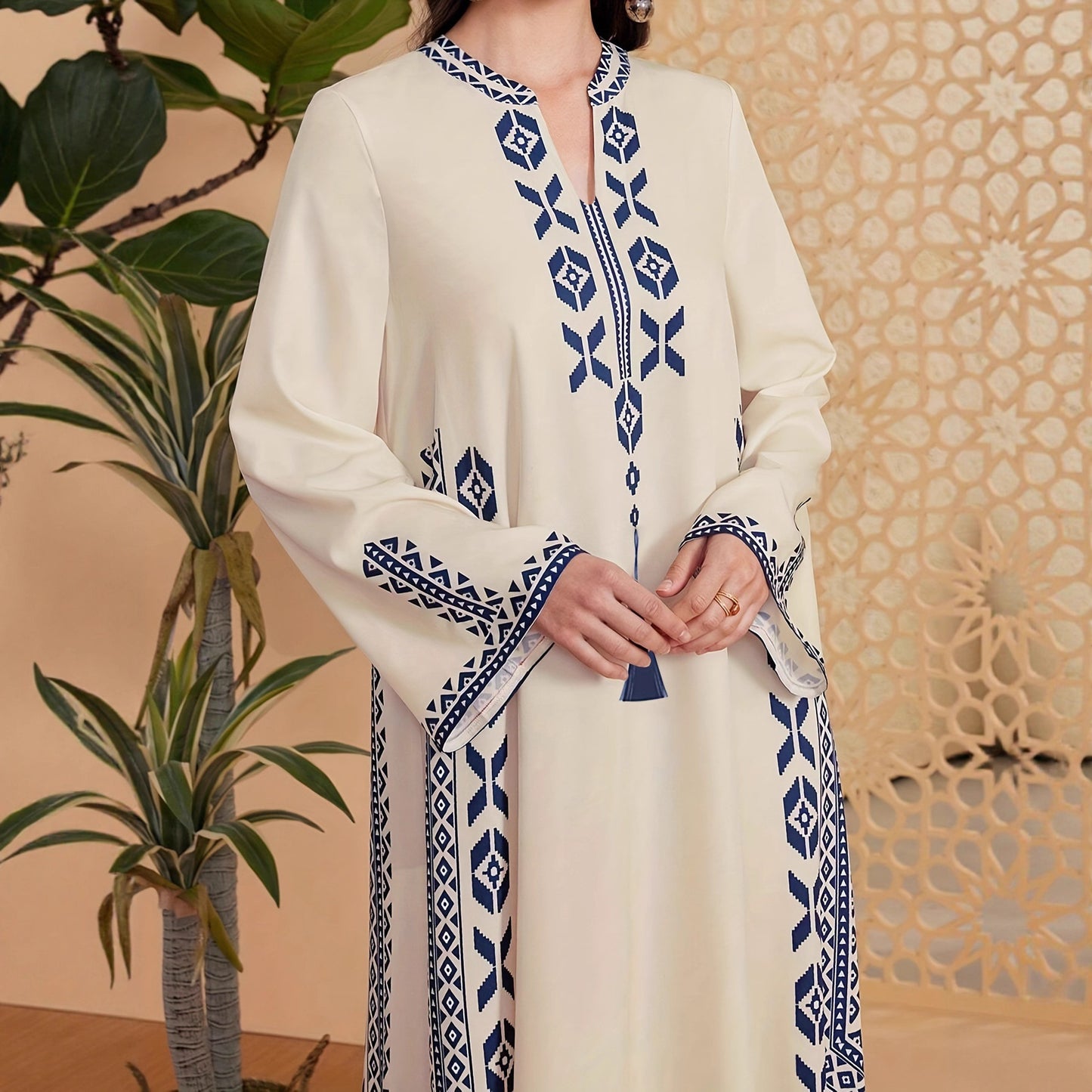 Robe caftan pour femmes avec un design brodé artistique et un élégant décolleté en V Chic und Stil