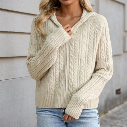 Cardigan pour femmes avec capuche et structure en maille torsadée détaillée Chic und Stil