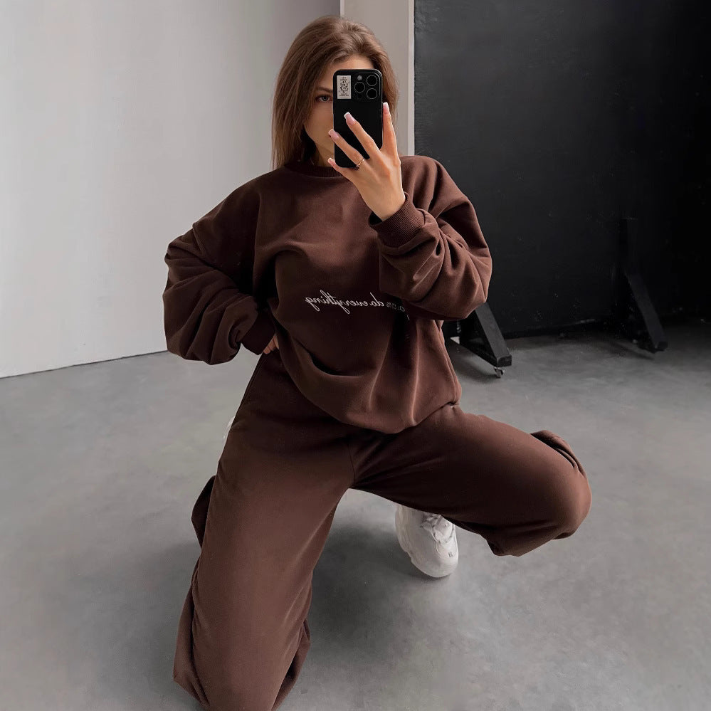 Dames confortable ensemble de sweat en peluche avec taille élastique et inscription à la mode Chic und Stil