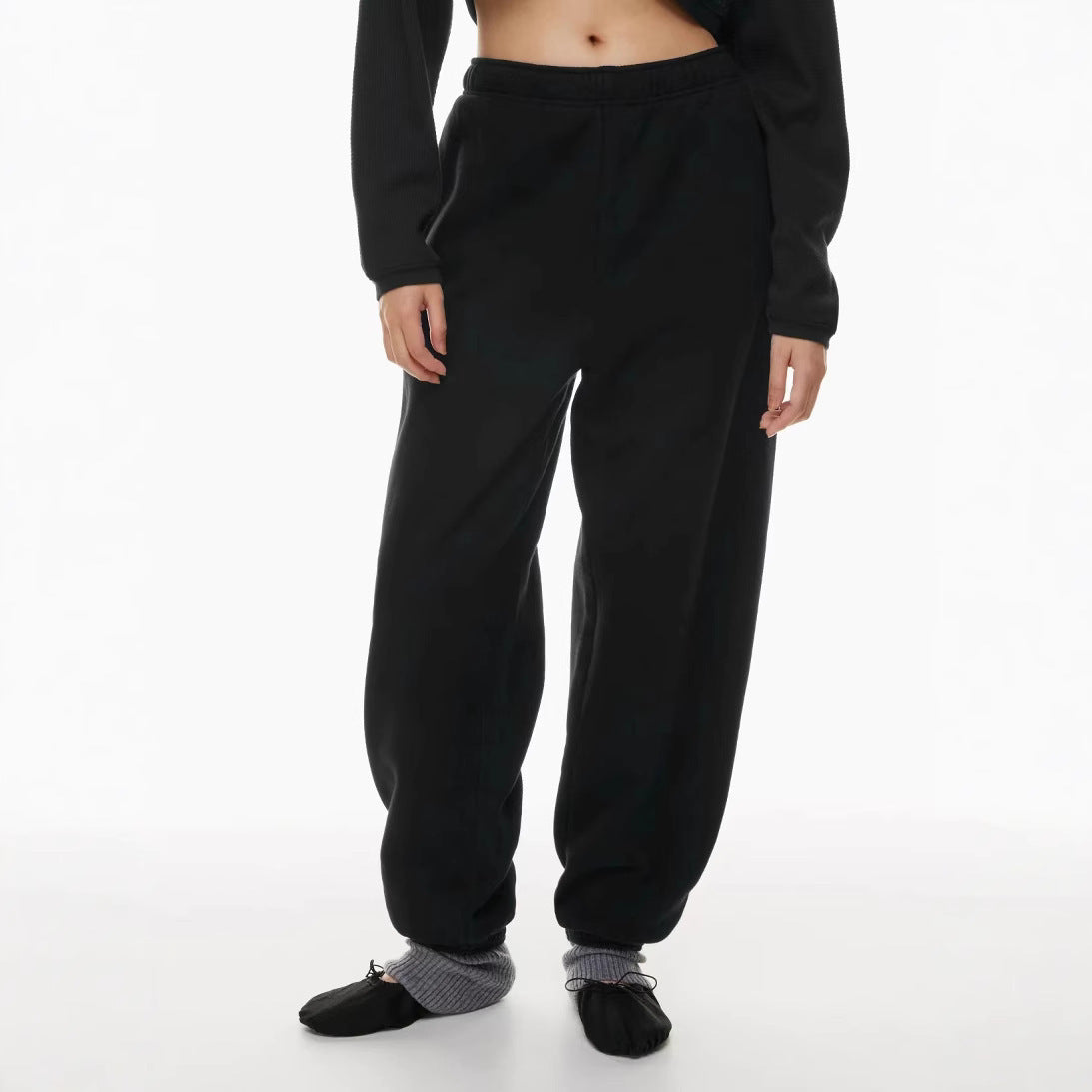 Casual pants for women with elastic waistband and practical pockets Chic und Stil