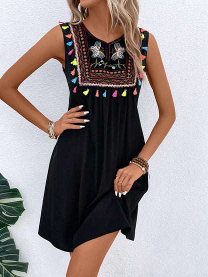 Robe d'été légère pour femmes avec détail coloré brodé Chic und Stil