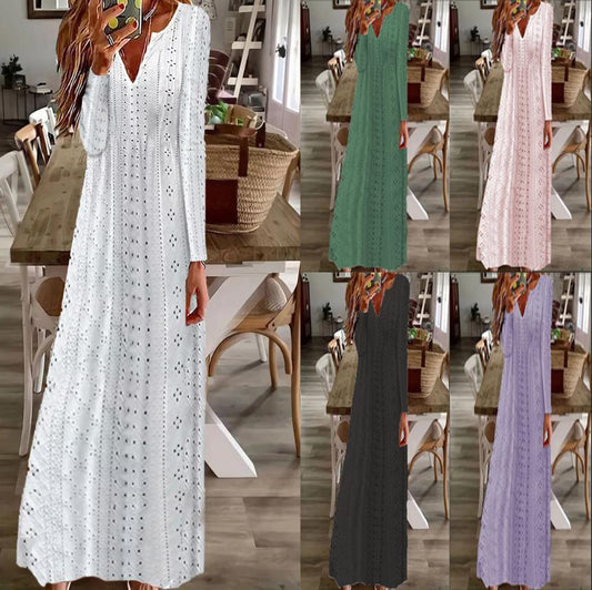 Robe maxi pour dames avec un motif en dentelle délicate et décolleté en V Chic und Stil