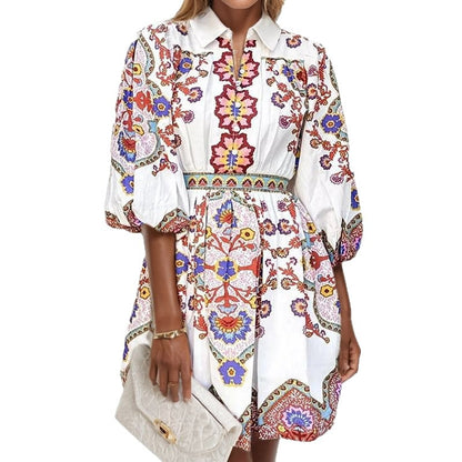 Robe chemise pour femmes avec motif floral et élégante patte de boutonnage Chic und Stil