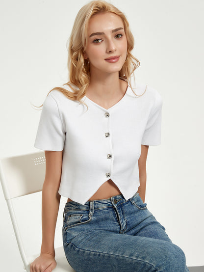 Chemisier à manches courtes pour femmes avec détails décoratifs en boutons Chic und Stil