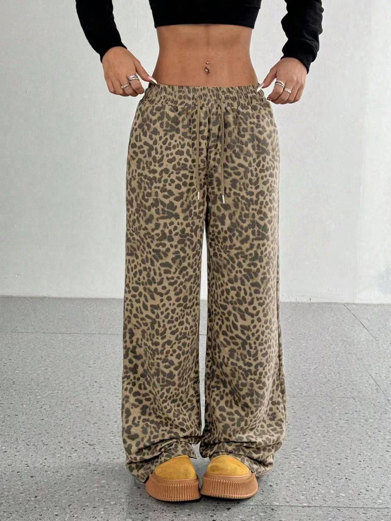 Chic und Stil graphic pattern palazzo pants for women